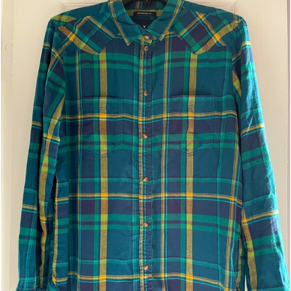 American Eagle Medium Plaid Long sleeve shirt